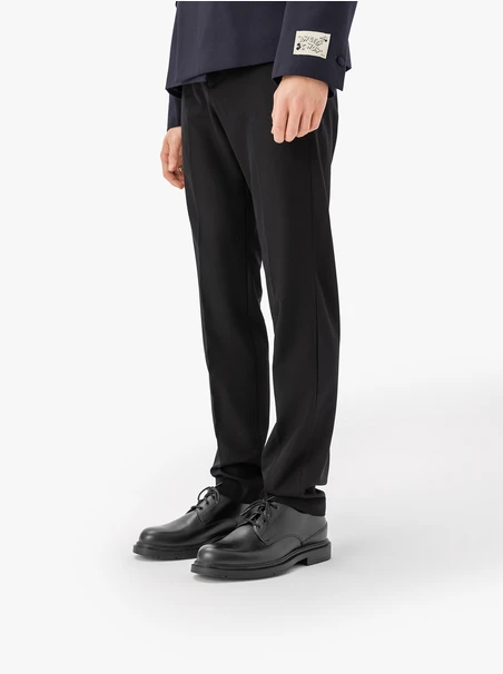 Schwarze Freizeithalbschuhe aus genarbtem Leder