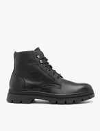 Schwarz genarbte Lederstiefel
