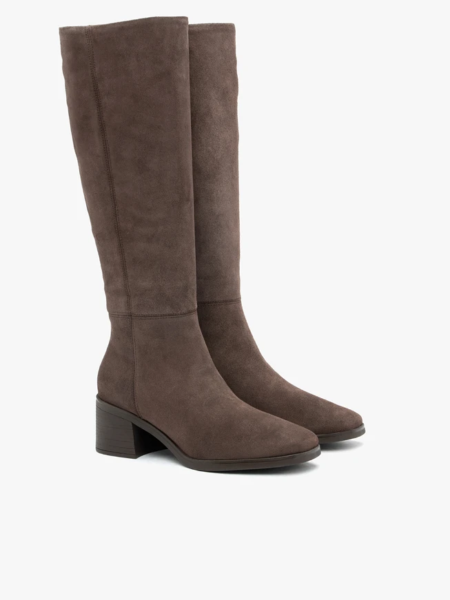 Braune Velourslederstiefel