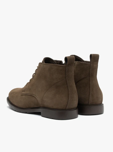 Grüne Schnürstiefel aus Veloursleder