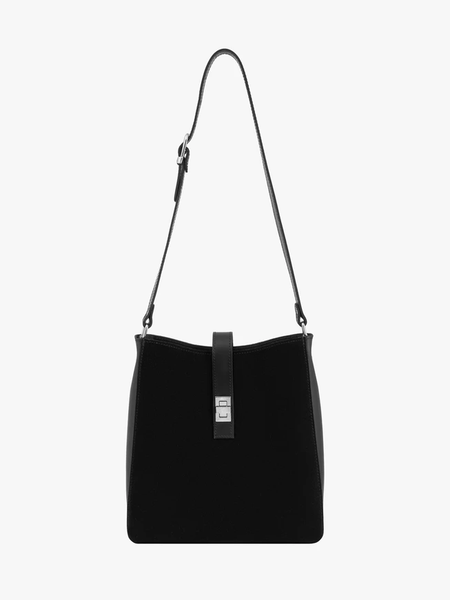 Schwarze mittelgroße Tasche mit Schnalle