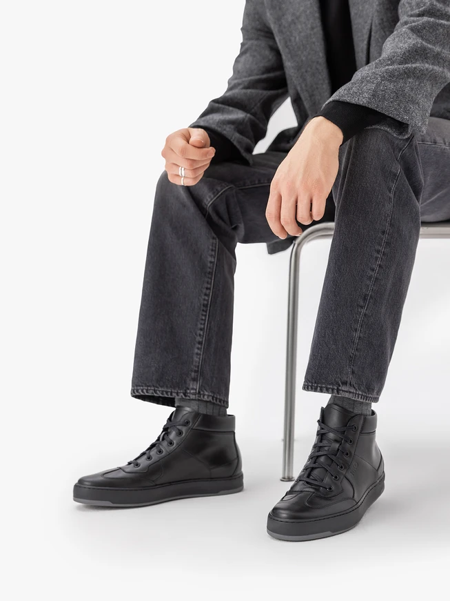 Schwarze Sportschuhe