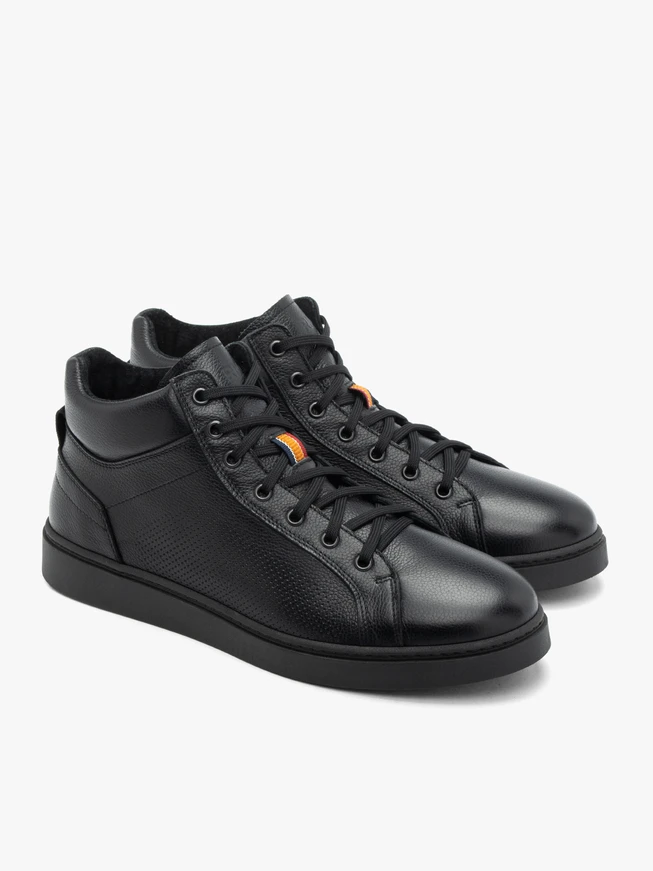 Schwarze nicht isolierte Stiefel