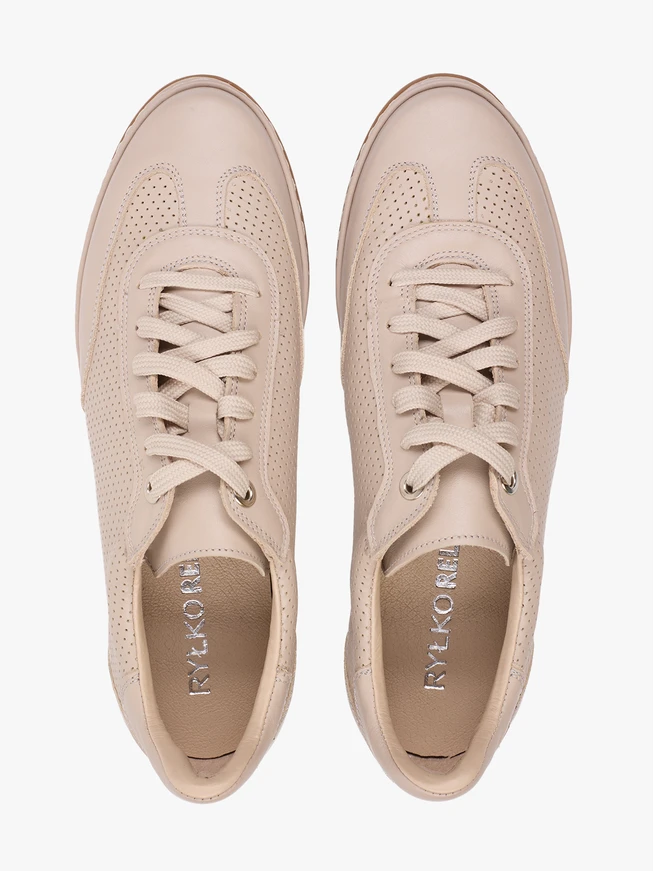 Beige Turnschuhe mit Perforationen