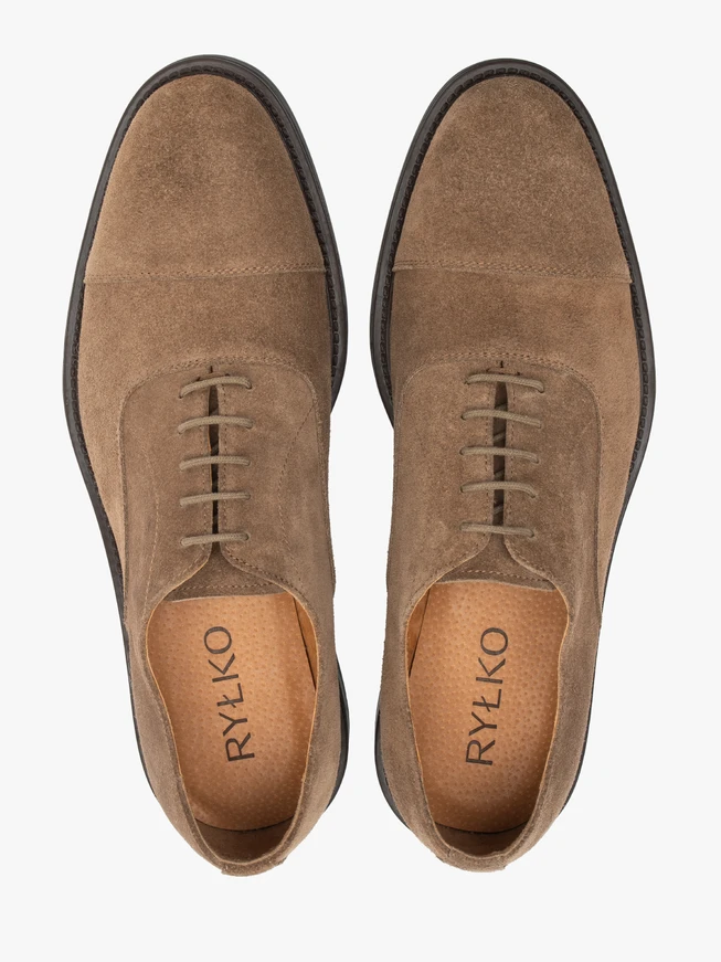 Halbschuhe aus braunem Veloursleder zum Schnüren