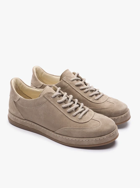 Sandfarbene Veloursleder-Sneakers