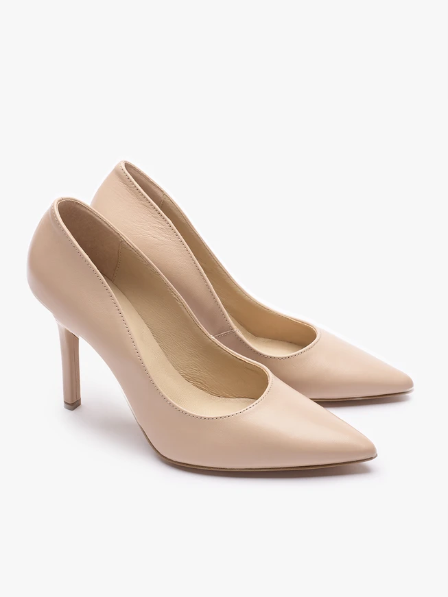 Beigefarbene hohe Stiletto-Pumps aus Leder