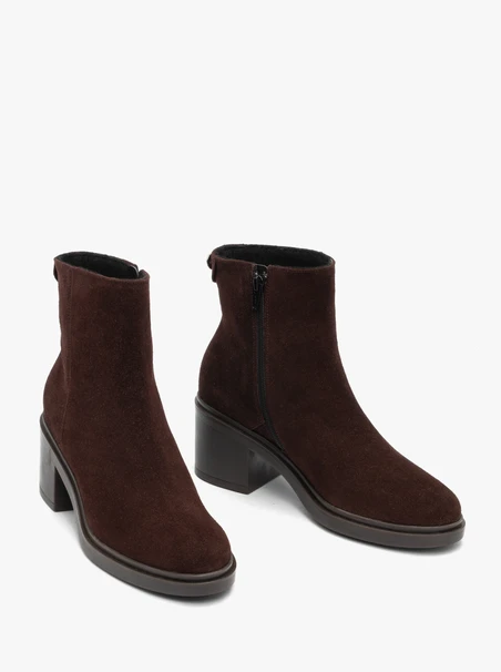 Kastanienbraune Velourslederstiefel