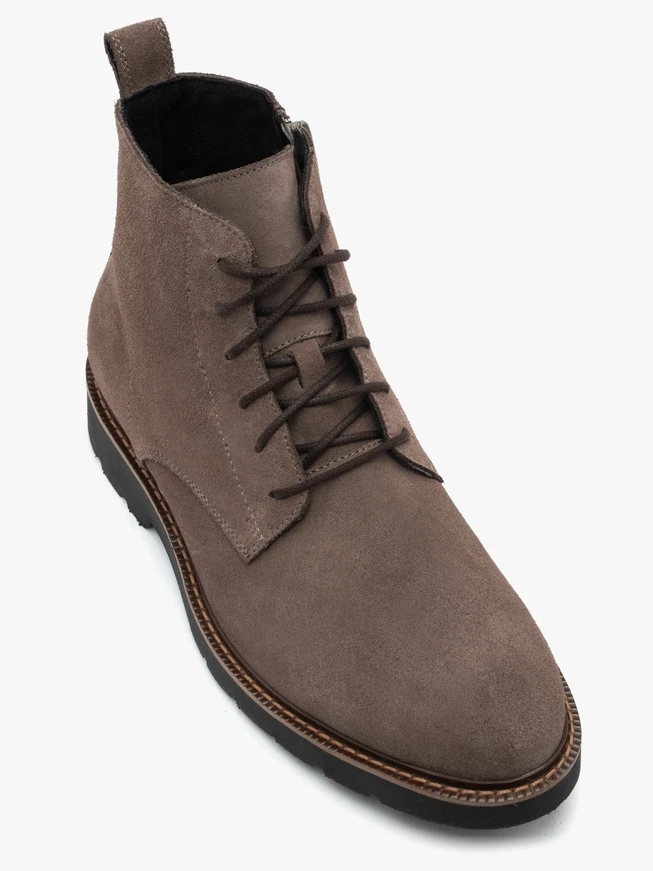 Men’s grey suede boots