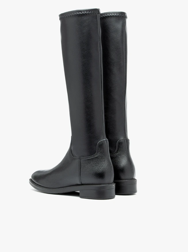 Schwarze Gummistiefel mit schmalem Schaft