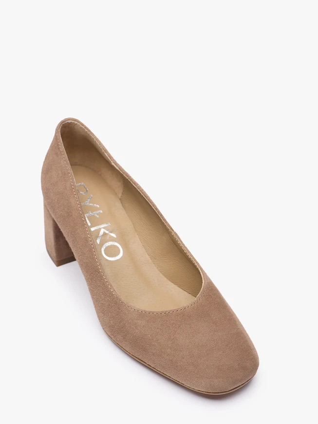 Hellbraune Pumps aus Veloursleder