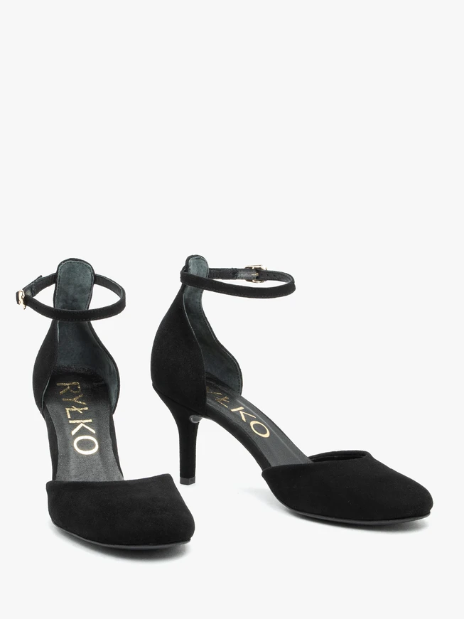 Schwarze Riemchenpumps aus Veloursleder
