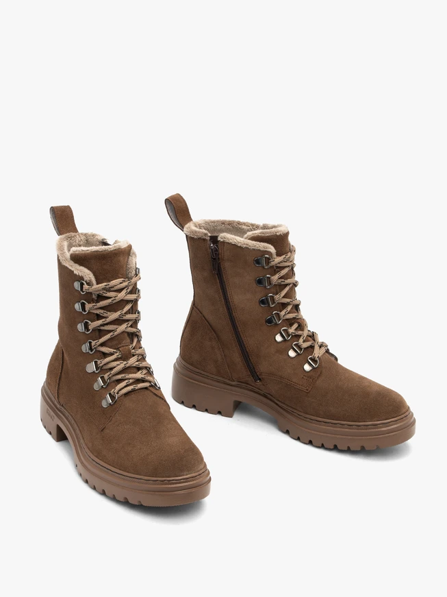 Braune Schneestiefel zum Schnüren