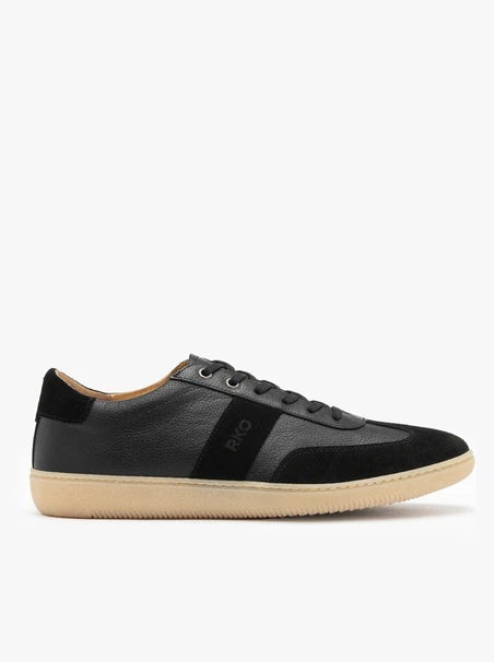 Schwarze Herren-Turnschuhe aus Leder mit hellem Boden