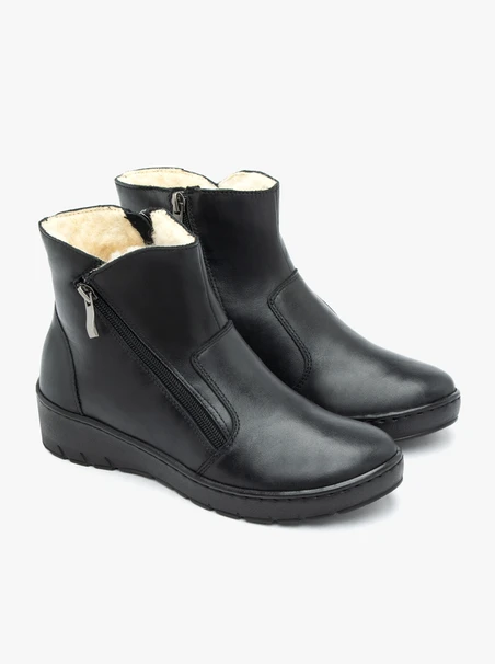 Isolierte Stiefel aus schwarzem Schafsleder