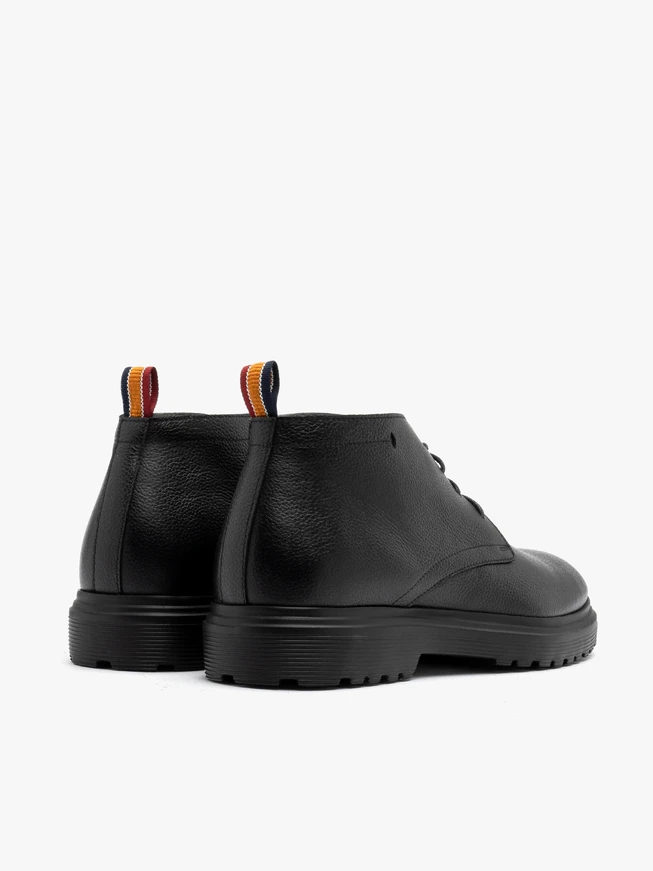 Black short men’s lace-up boots with light sole