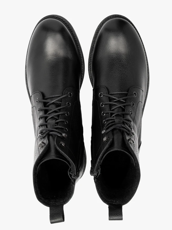 Schwarze Lederstiefel