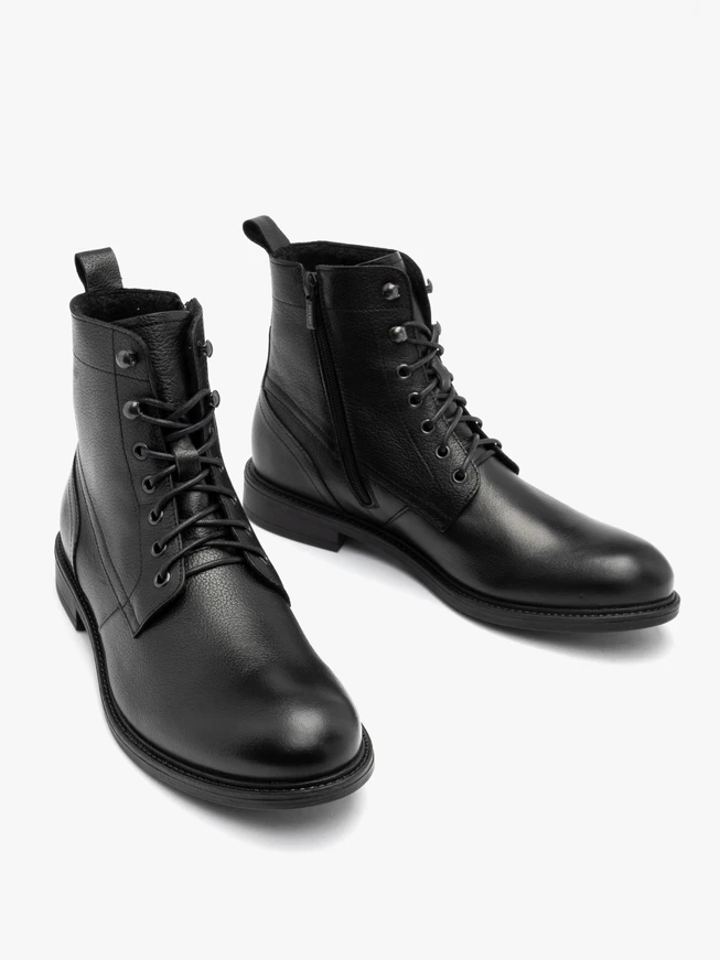 Schwarze Lederstiefel