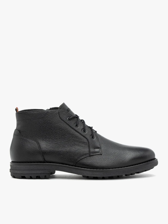 Schwarz genarbte Lederstiefel