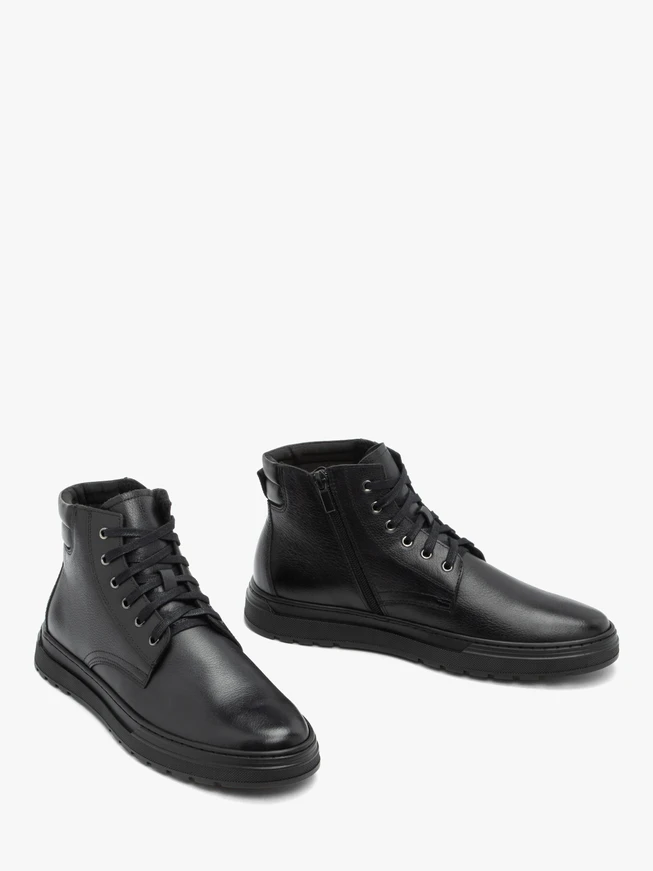 Schwarze klassische Stiefel