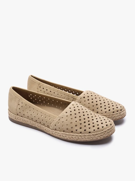 Piaskowe espadryle z perforacjami