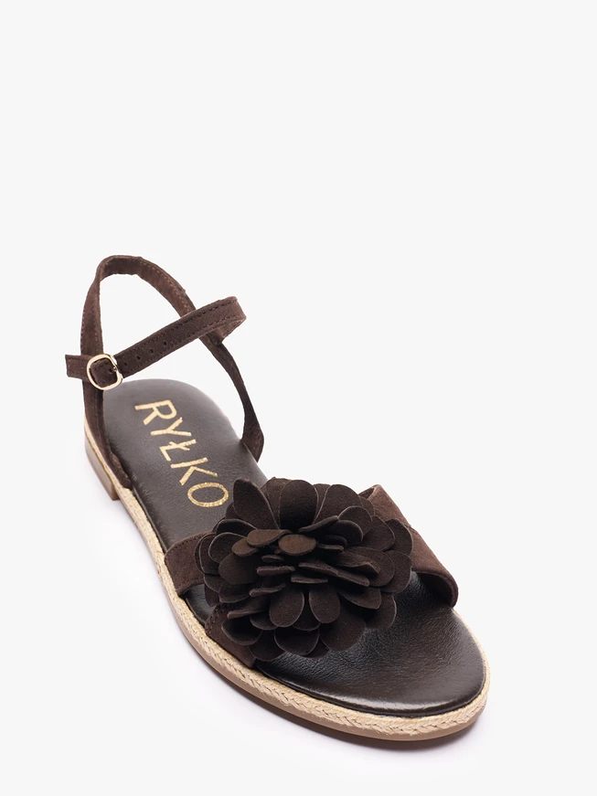 Dunkelbraune geblümte Sandalen