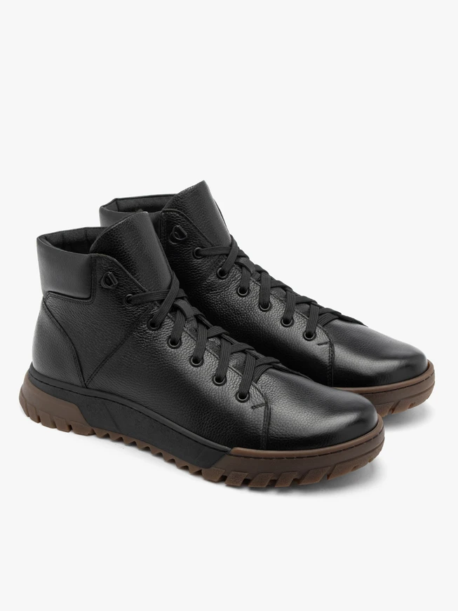 Black sporty men’s lace-up boots