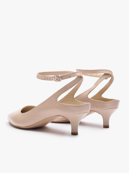 Beżowe czółenka kitten heels ze skóry licowej