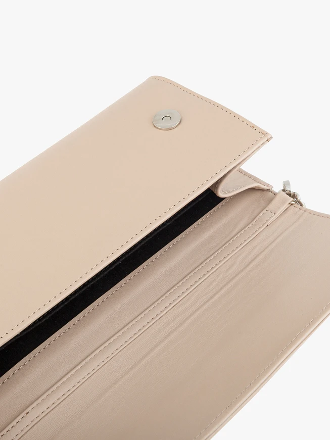 Beigefarbene zweifarbige Ketten-Clutch-Tasche