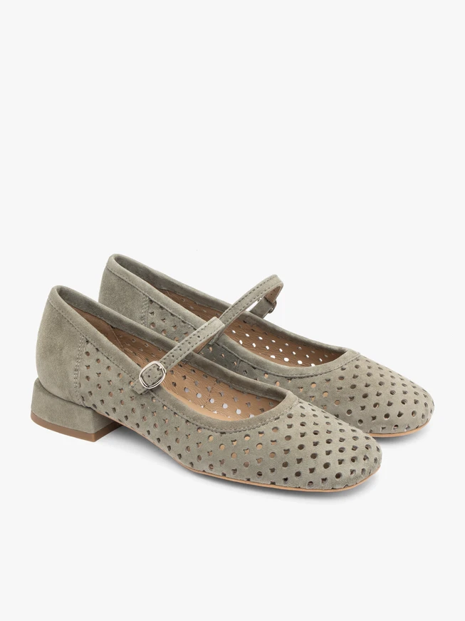 Olivefarbene Ballerinas mit Absätzen