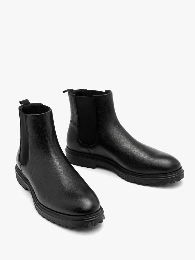 Black men’s Chelsea boots with light treaded sole