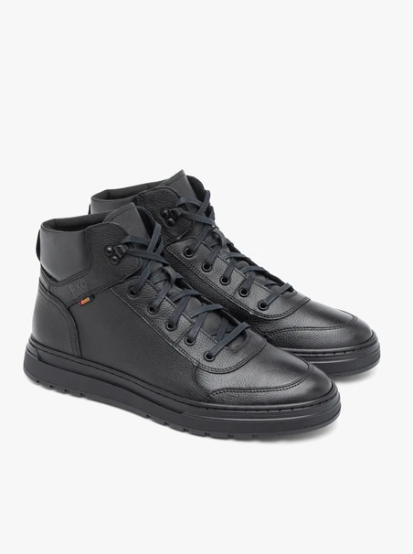 Schwarze isolierte Stiefel