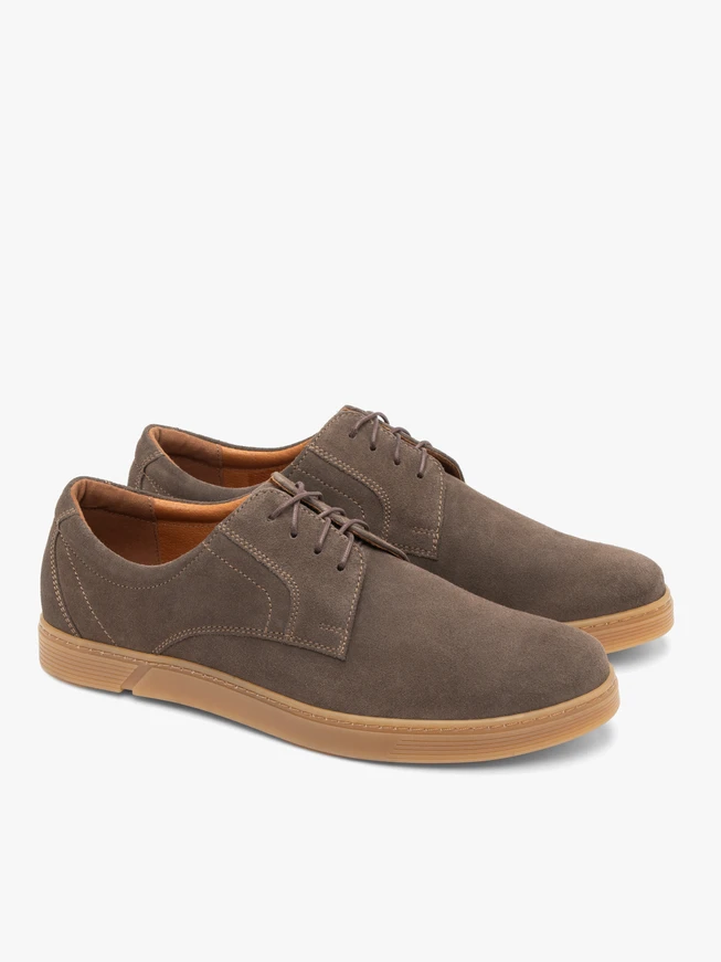Halbschuhe aus braunem Veloursleder zum Schnüren