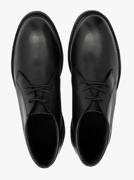 Black men’s Chukka boots