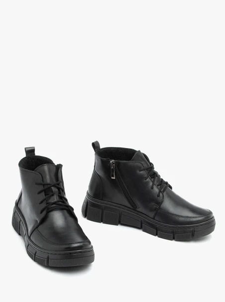 Schwarze Stiefel mit Fleece-Isolierung
