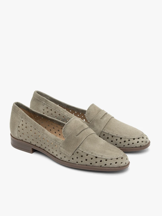 Mokassins in Olive mit Perforationen