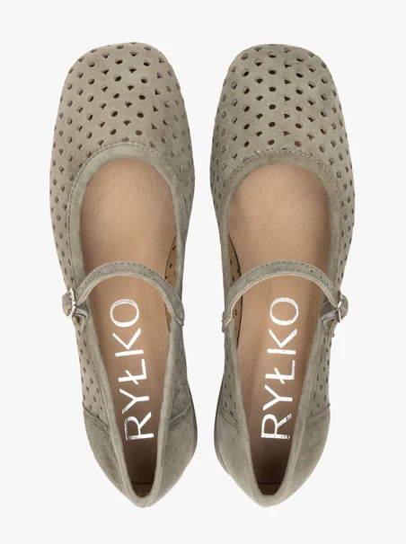 Olivefarbene Ballerinas mit Absätzen
