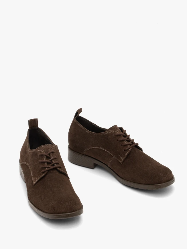 Halbschuhe aus braunem Veloursleder zum Schnüren