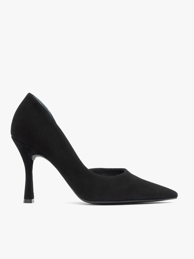 Schwarze Pumps mit Flare-Absatz aus Velours