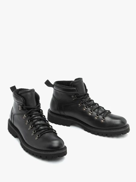 Schwarzer isolierter Vollnarbenlederstiefel