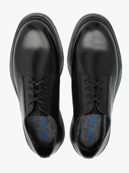 Schwarze Freizeithalbschuhe aus genarbtem Leder