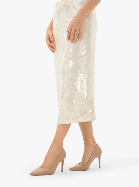 Beigefarbene hohe Stiletto-Pumps
