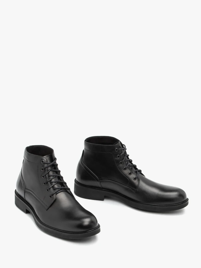 Men’s black boots