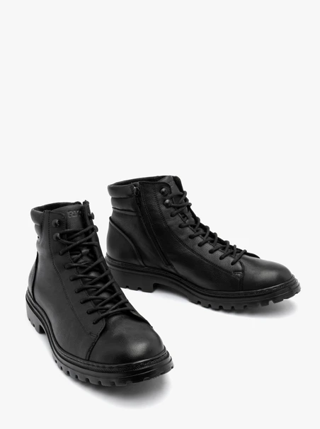 Schwarze Herrenstiefel mit Ziernähten
