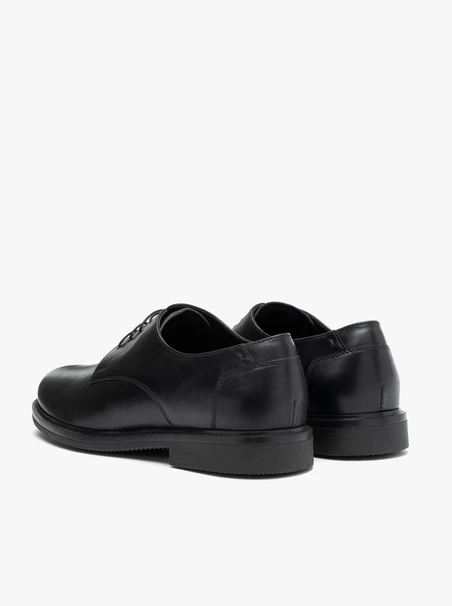 Schwarze Halbschuhe aus Leder zum Schnüren
