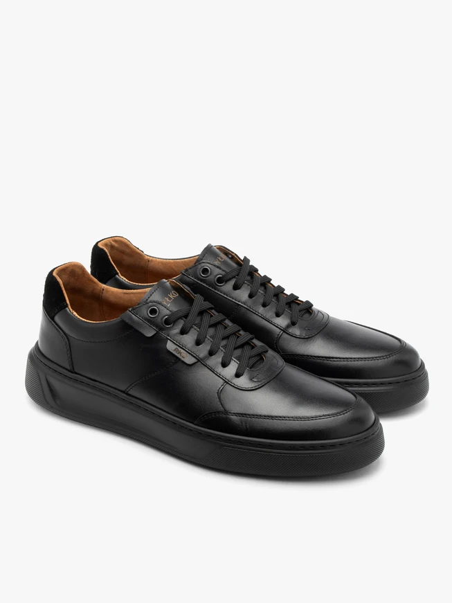 Black men’s sporty shoes with chunky sole