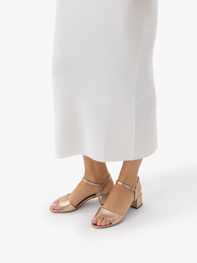 Stiletto-Sandalen aus Platin
