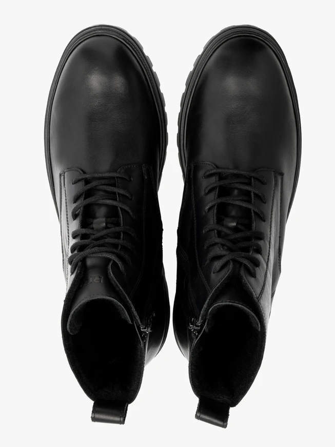Schwarze Herrenstiefel mit leichtem Traktorsockel