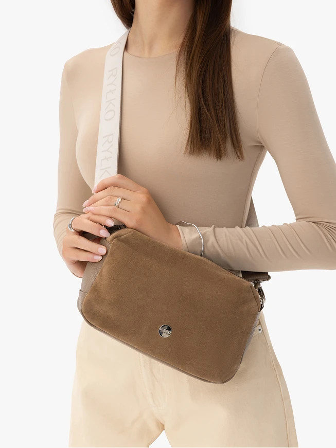 Braune kleine Handtasche mit breitem Riemen
