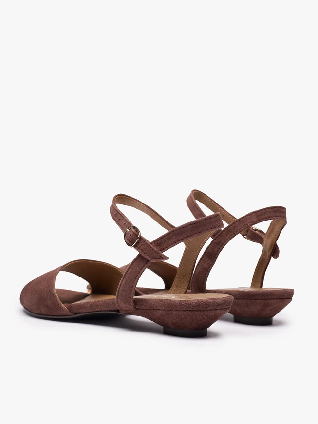 Braune Clutch-Sandalen